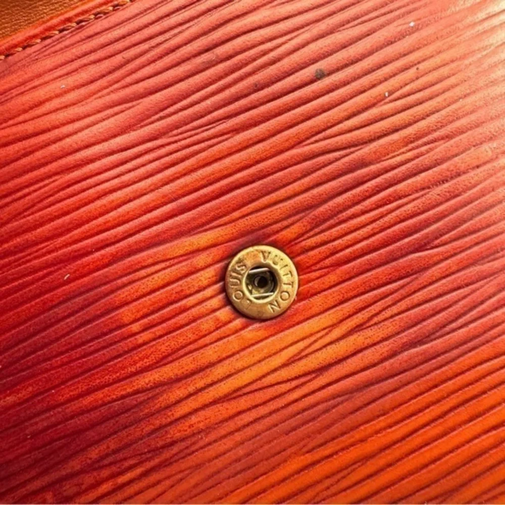 AUTHENTIC Louis Vuitton Malletier Epi Leather Elise Wallet. Deep brown.